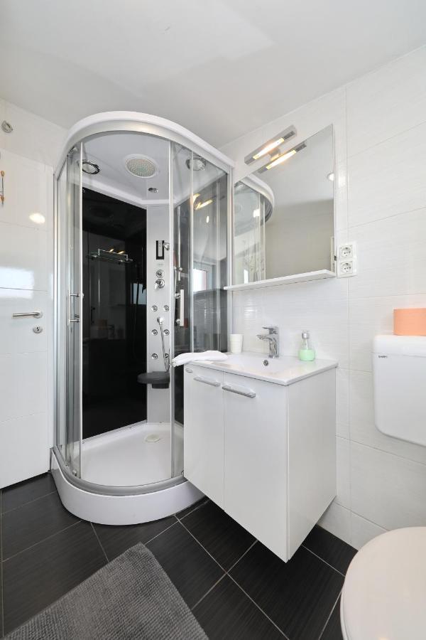 Apartment With Private Pool Sukošan Εξωτερικό φωτογραφία